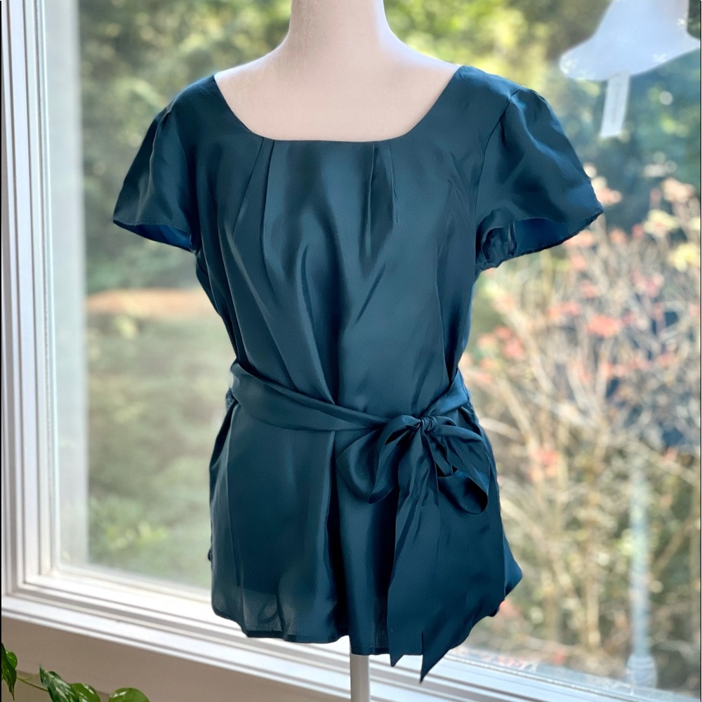 NWT Calvin Klein top in size M